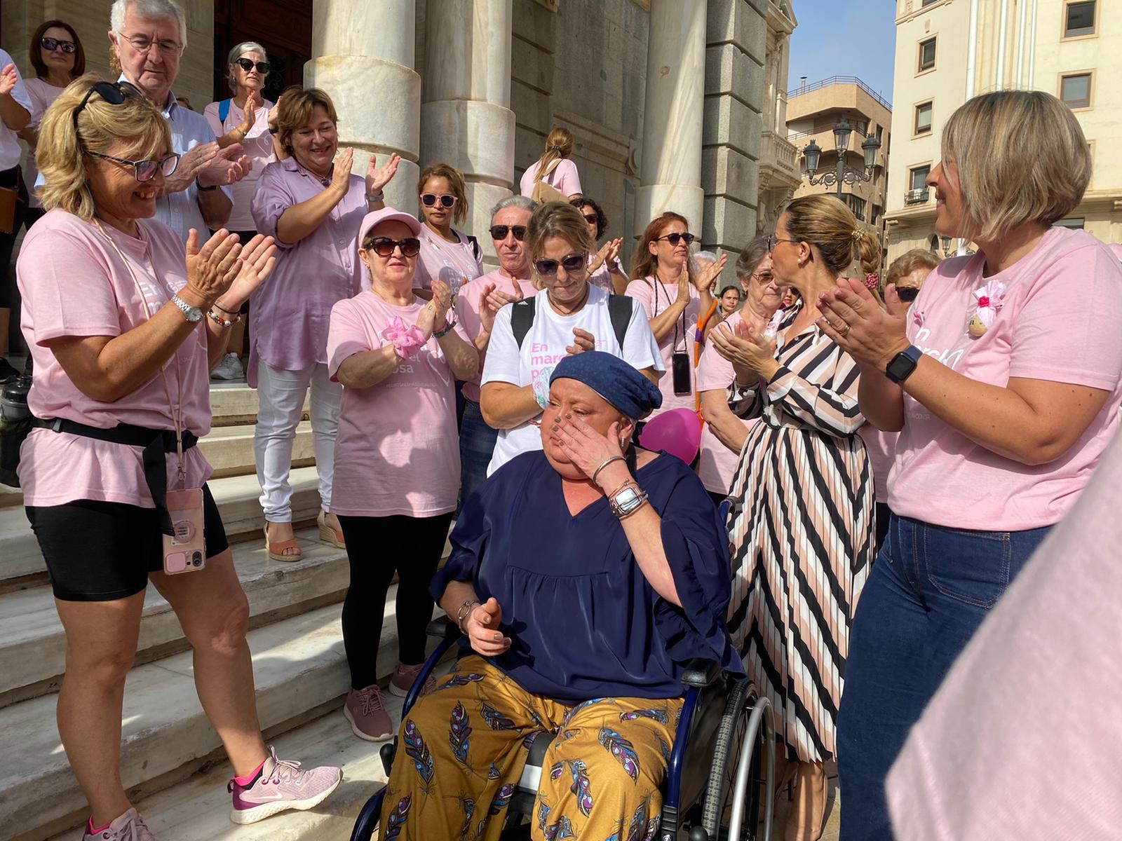 "Los más importante para plantar cara al cáncer de mama es la investigación": Las mujeres alzan la voz