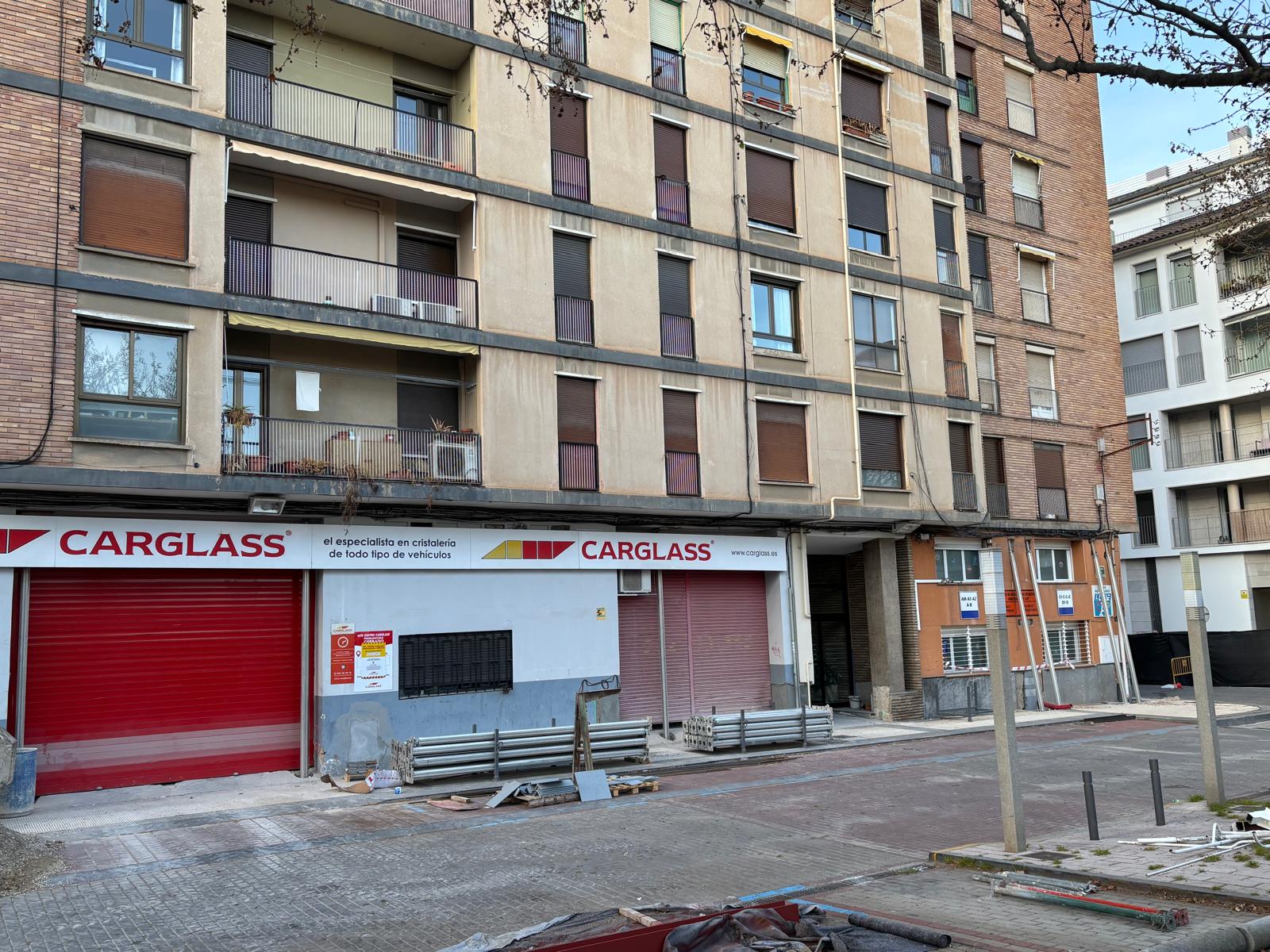 Aspecto actual de la plaza de Santa Clara en el espacio vallado donde se está trabajando