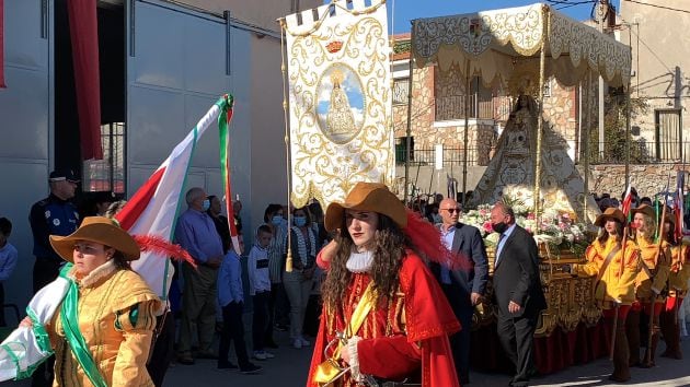 Soldadesca escoltando a la Virgen de la Paz