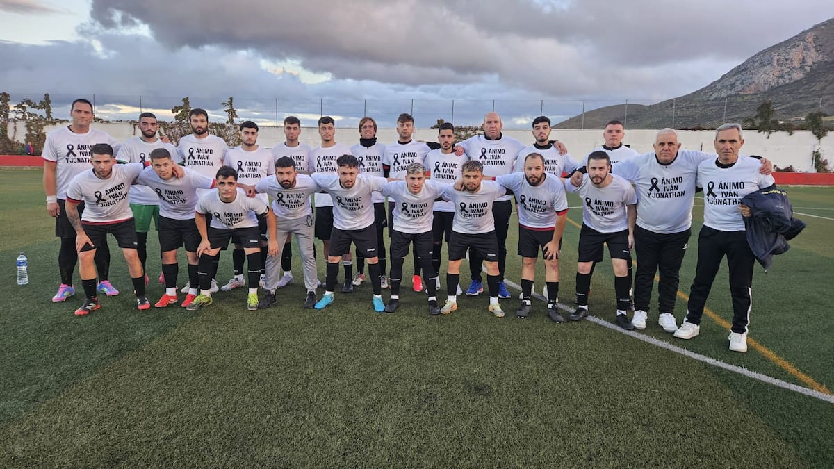 El Jodar C.F. se da un festín (5:1), con goles de Maikel, Deco (2) y Joselillo (2), ante un C.D. Rus E.F. , que se adelanto en el marcador, en un partido en el que el colegiado anulo hasta 4 goles a los locales