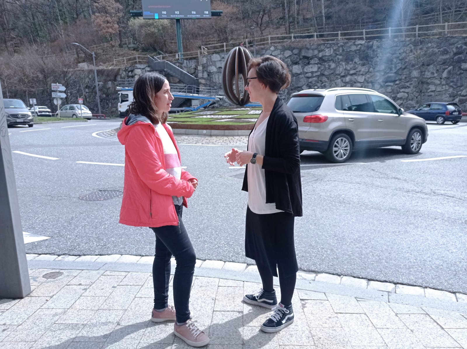 Núria Segués (dreta) amb Olalla Losada en un acte de campanya electoral