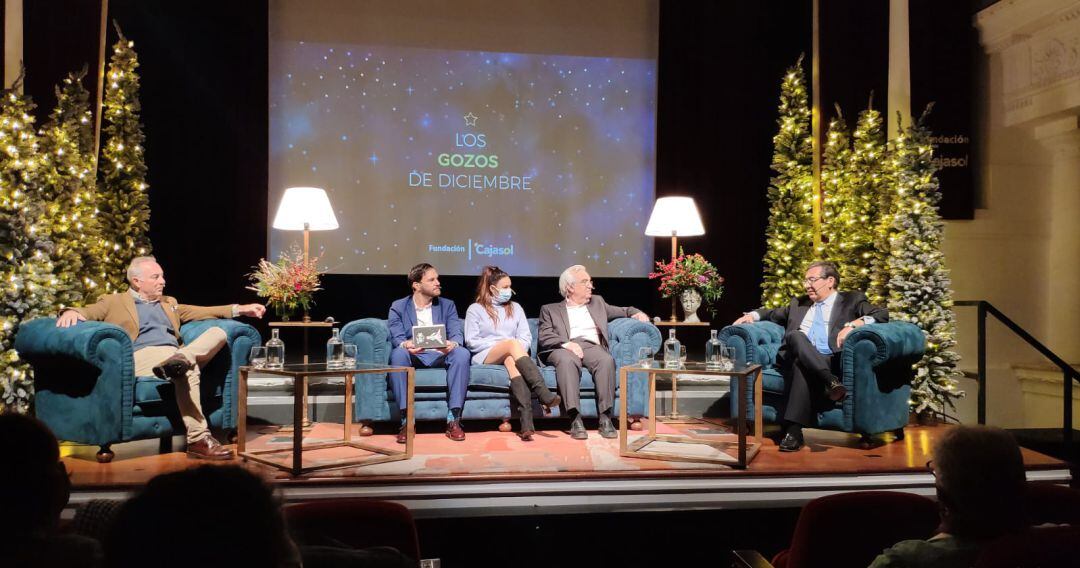 De izquierda a derecha, José Manuel Soto, Jesús Tenorio, Sarayma, Luis Miguel Garduño y Antonio Pulido, durante la presentación de los Gozos de Diciembre 2021