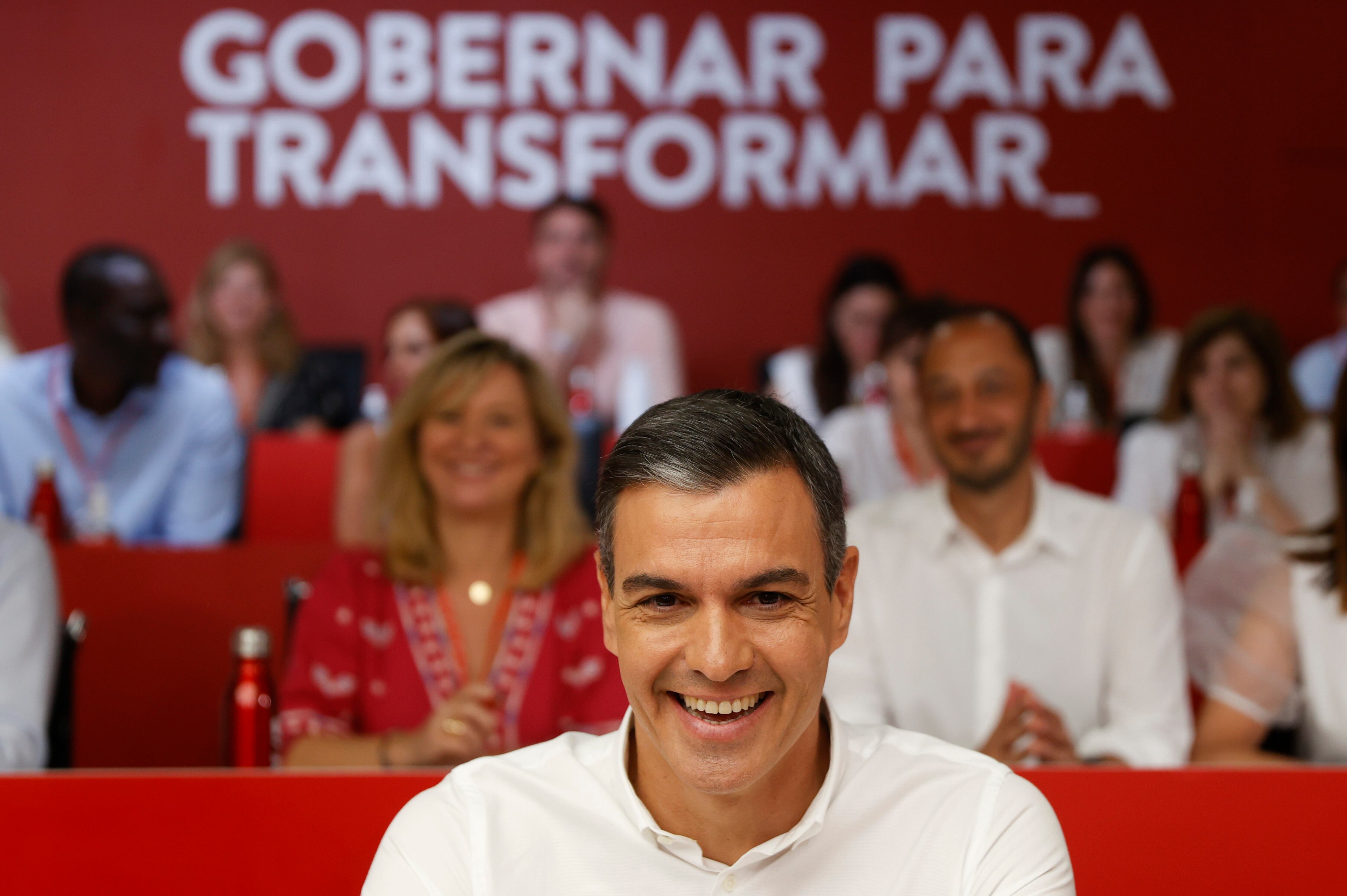 El presidente del Gobierno, Pedro Sánchez, al inicio del Comité Federal extraordinario del PSOE que se celebra este sábado en la sede del partido