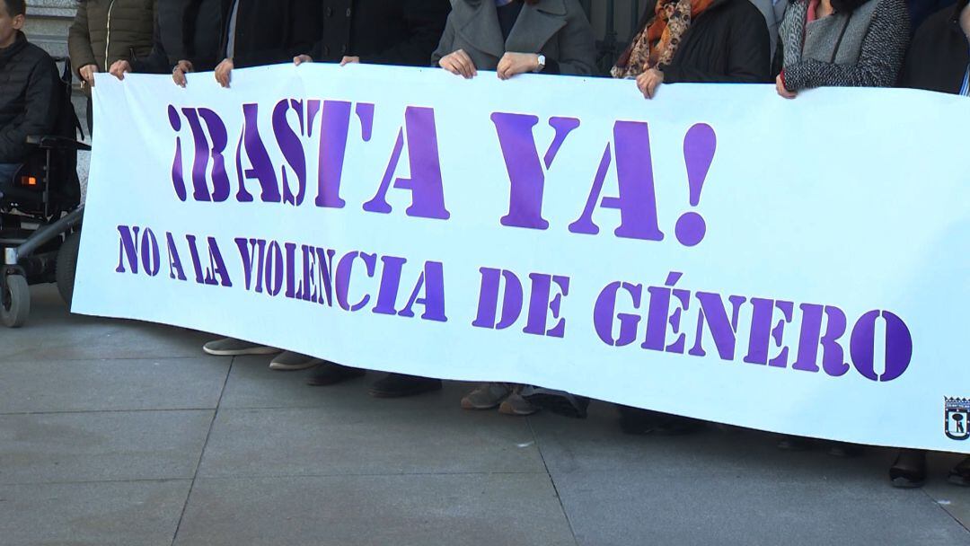 Minuto de silencio en el ayuntamiento de Madrid por un asesinato de violencia machista. 
 