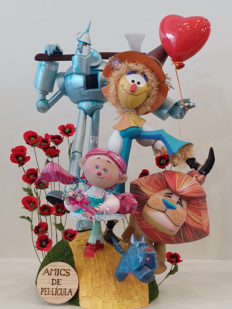 La Exposición del Ninot de las Fallas 2023 abre sus puertas con 750 figuras que rebosan diseño y sátira. Todas ellas quieren salvarse de las llamas gracias al voto popular.