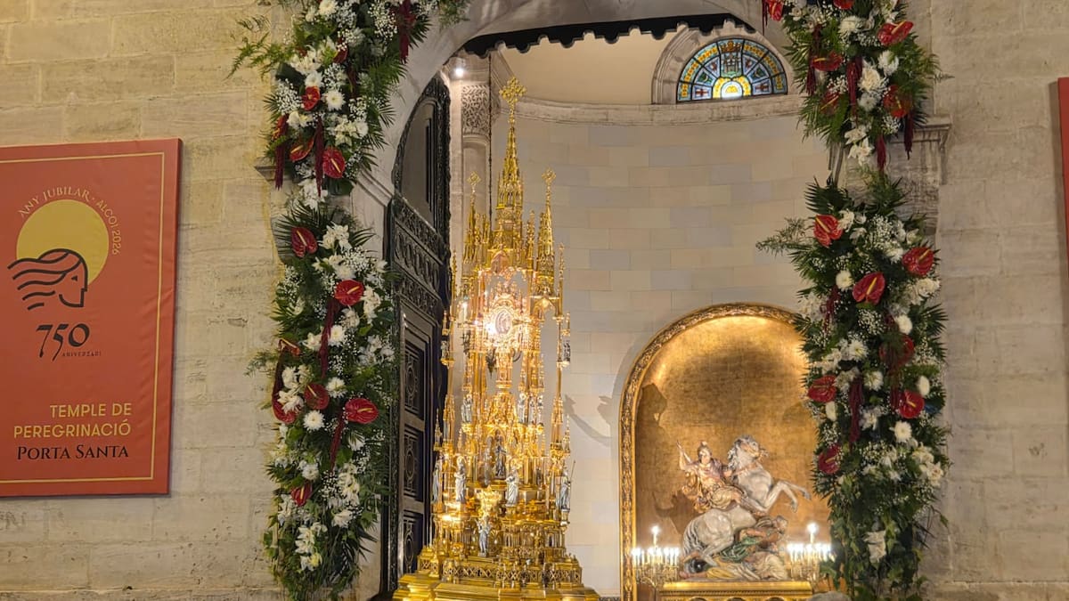 La apertura de la Puerta Santa en la iglesia de San Jorge, inicia el Año Jubilar antes del comienzo de las Fiestas