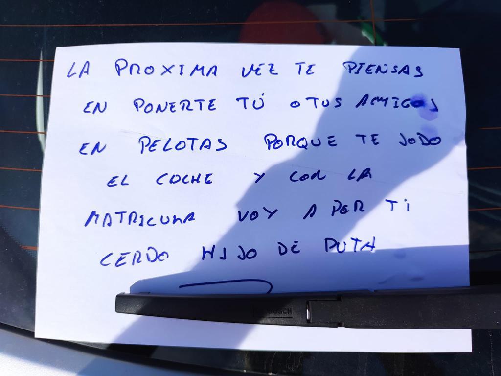 Algunos de los daños que sufren los nadadores en La Patacona por parte de algún vecino que, según denuncian, les acosa de forma constante.