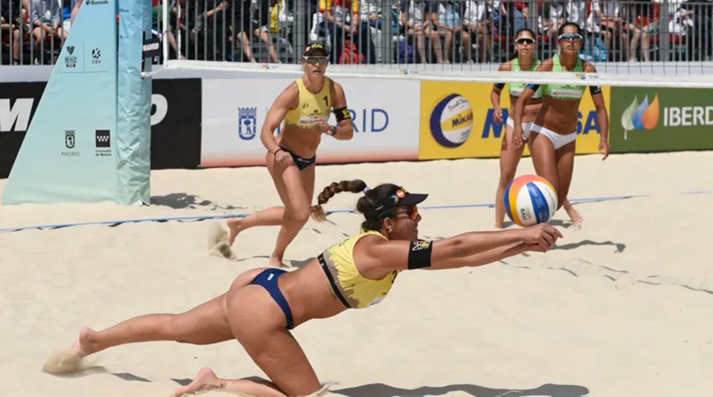 Imagen de archivo de un partido femenino de voley playa