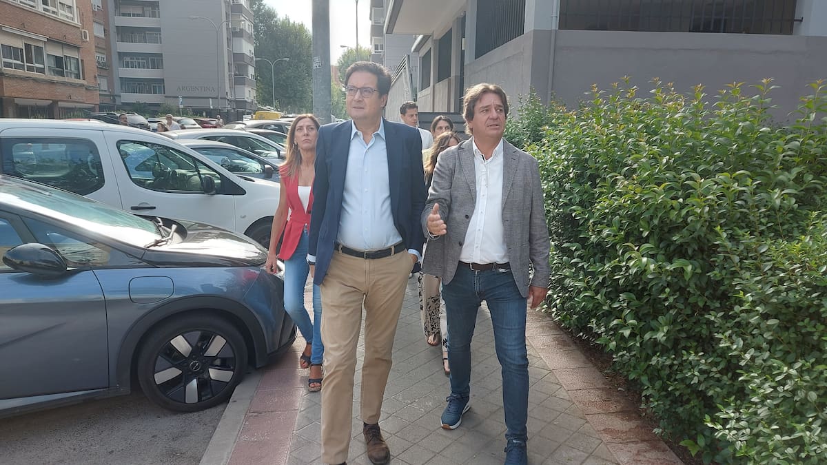 Óscar López, ministro de Función Pública y líder del PSOE-M, propone a Ayuso acogerse a la condonación de la deuda y dedicar los intereses a vivienda