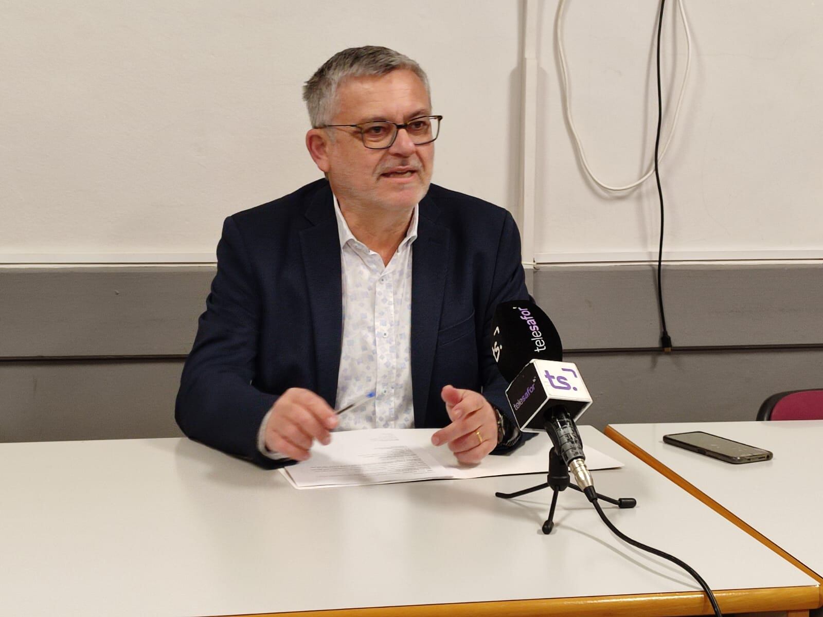 Josep Alandete durante la rueda de prensa que ha ofrecido esta mañana en la que ha retirado su candidatura a las primarias de Compromís.