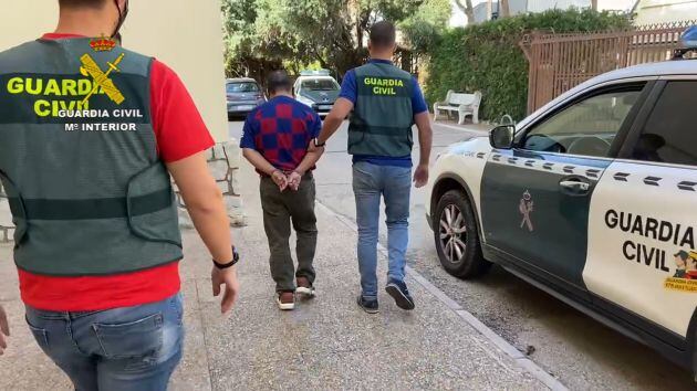 Detención del presunto autor del robo por la Guardia Civil