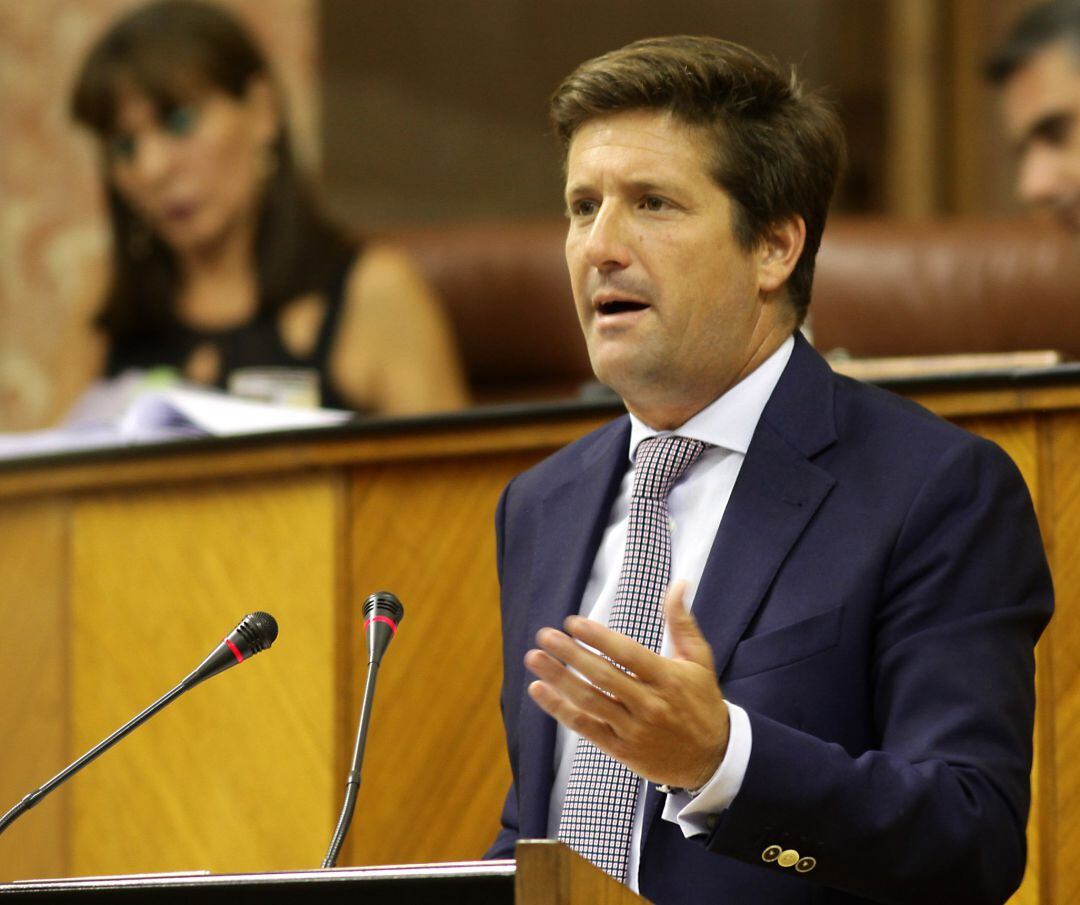 Guillermo García de Longoria en la tribuna 