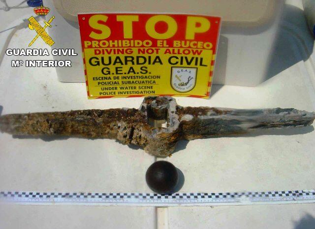 L'ancora i la bala de canó. Foto: Guàrdia Civil