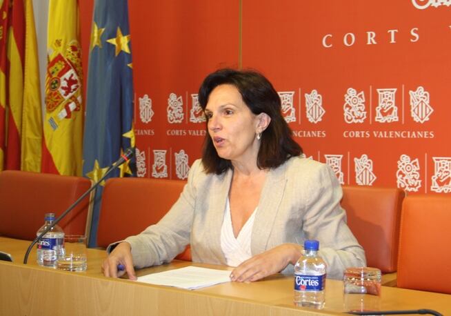 Carmen Martínez, diputada del PSPV, ha desgranado en rueda de prensa las irregularidades cometidas a su juicio en la EPSAR