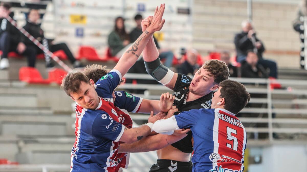 El Elda - C.E.E. se impone en la pista del RITEC Águilas en un partido trepidante (28-29)