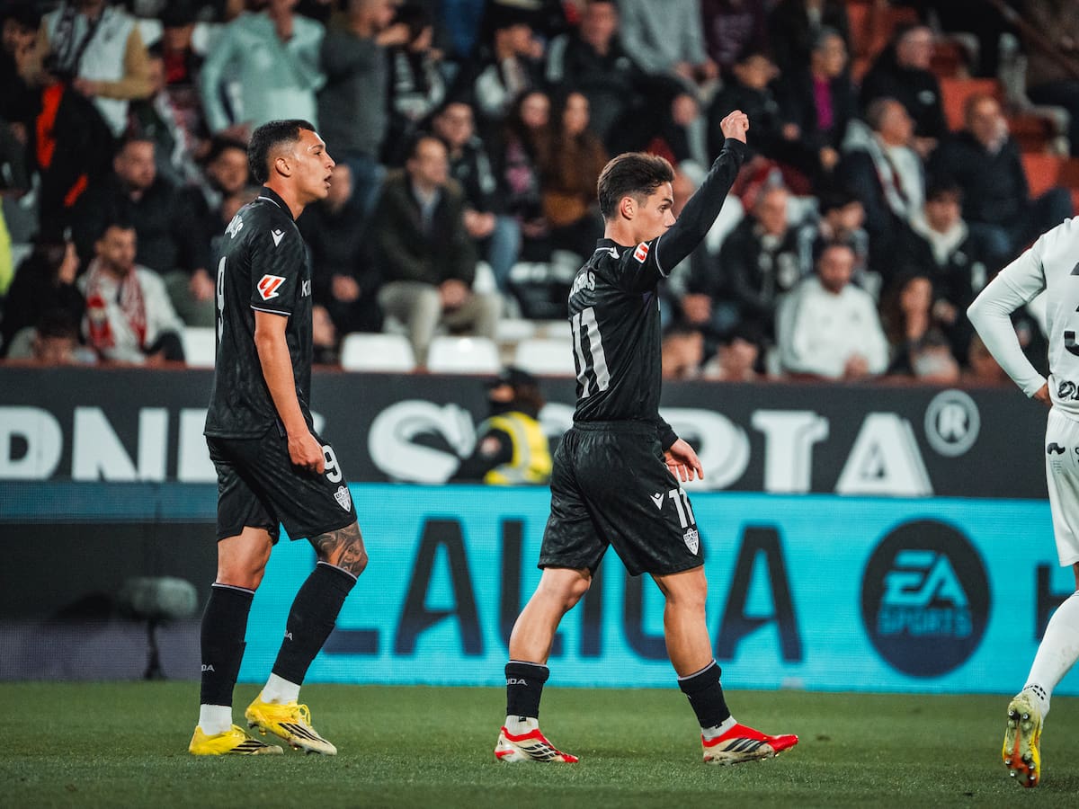 El Ajax se lanza a por Arribas