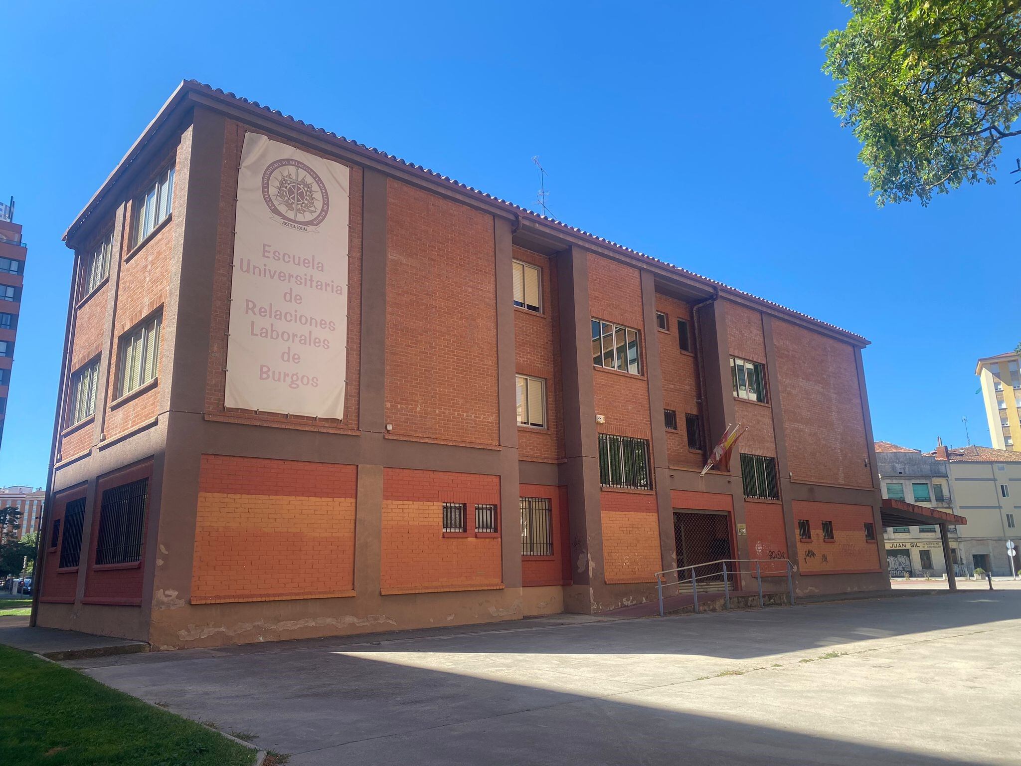 Edificio de la antigua Escuela de Relaciones Laborales