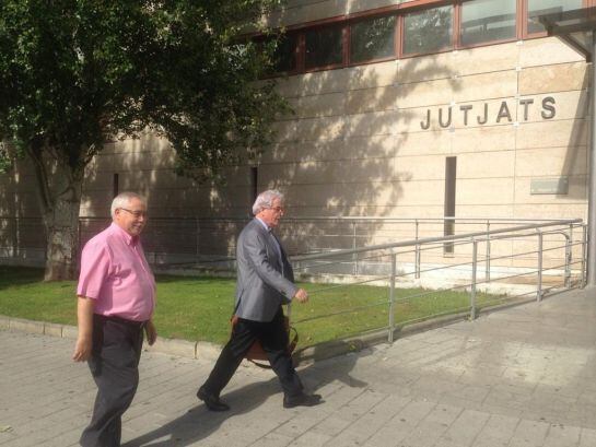 L'exalcalde de Reus, Lluís Miquel Pérez, entrant als jutjats de la ciutat en una de les declaracions a les que ha hagut d'assistir