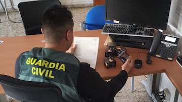 Estos son los consejos que ofrece la Policía para evitar robos en vehículos y la sustracción de balizas V-16