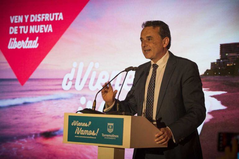 El alcalde de Torremolinos, José Ortíz, durante la presentación de la campaña de promoción