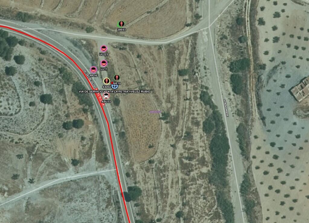 Un conductor ha resultado gravemente herido tras volcar su camión en Puerto Lumbreras.