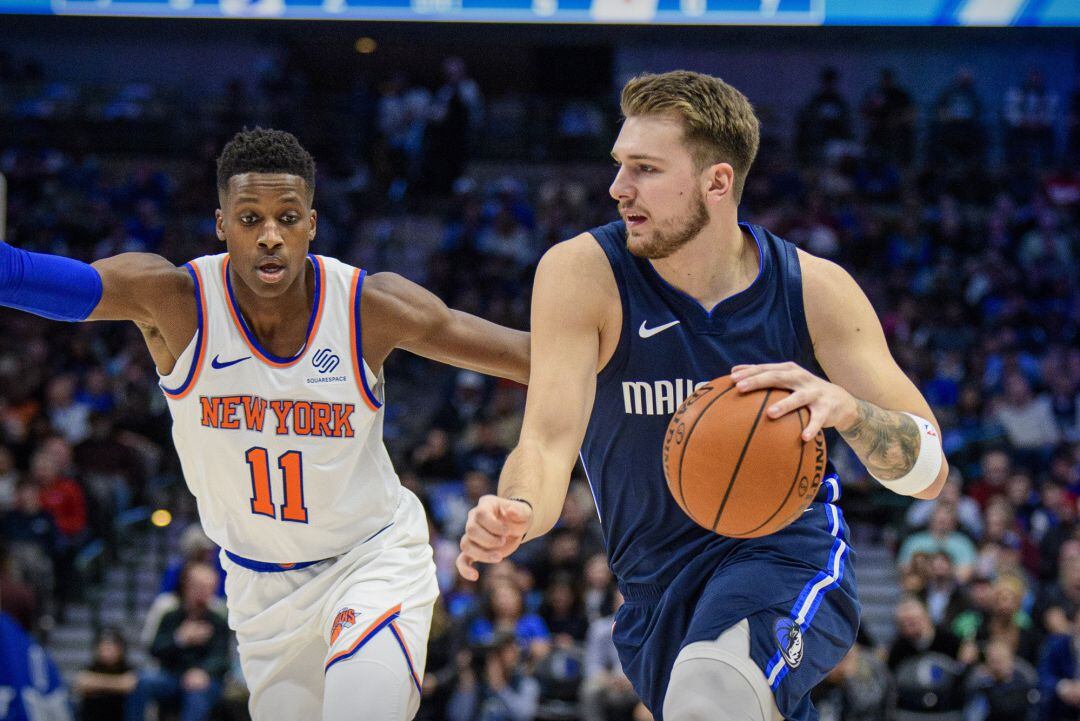 Frank Ntilikina y Luka Doncic, durante el partido. 