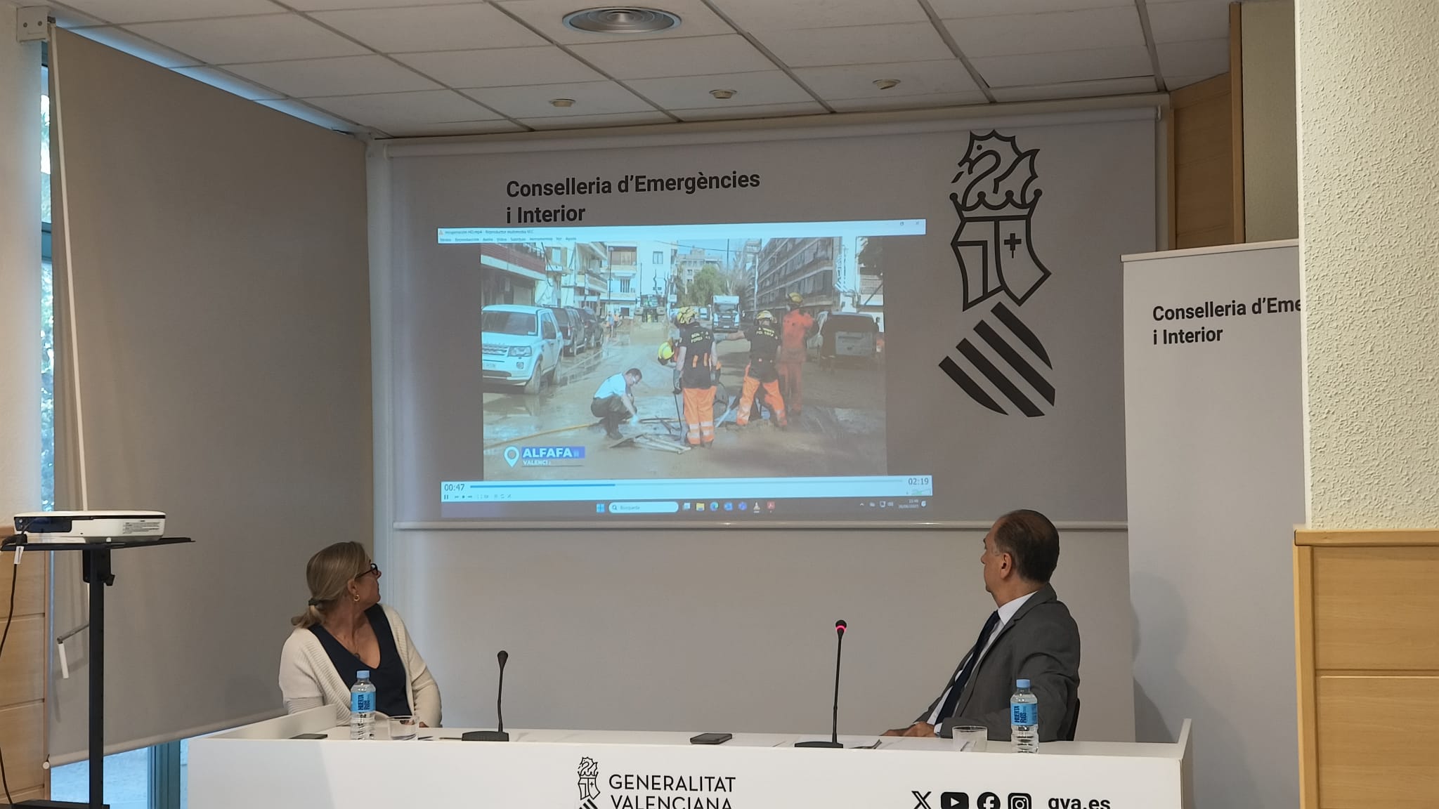 El conseller Juan Carlos Valderrama y la secretaria autonómica de emergencias Irene Rodríguez tras anunciar que no quedan municipios en situación de emergencia en la zona DANA