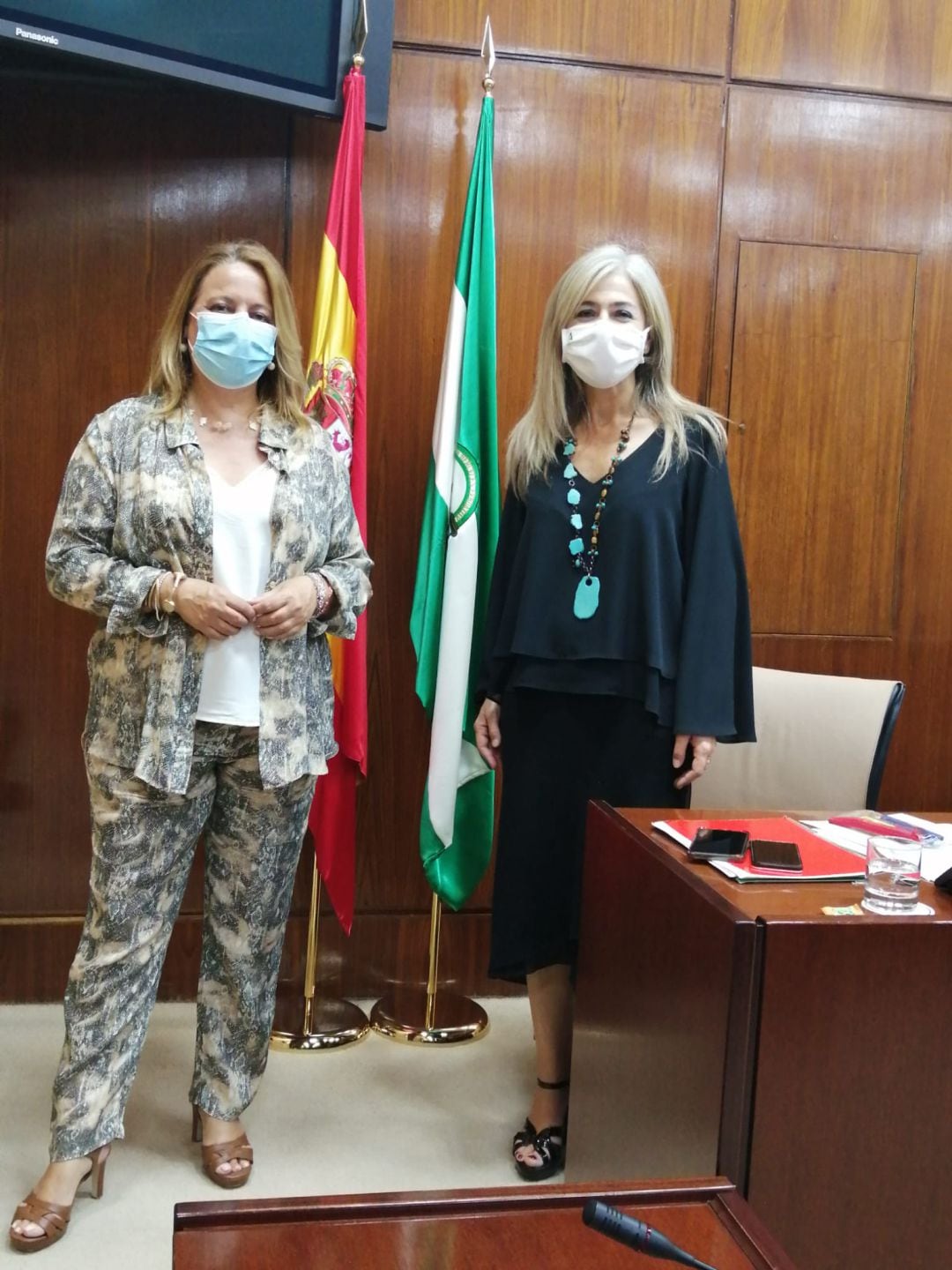 Ángela Hidalgo, parlamentaria autonómica del PP, y Patricia del Pozo, consejera de Cultura.