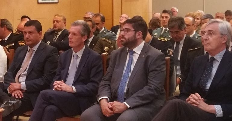 Carlos García (a la izquierda) y José Luis Rivas (a la derecha) han coincidido este jueves en un acto en la Comandancia de la Guardia Civil