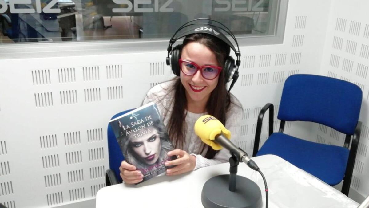 Seis libros después, Esther Ramírez cierra su saga de Ávalon de Trivia en Cadena SER