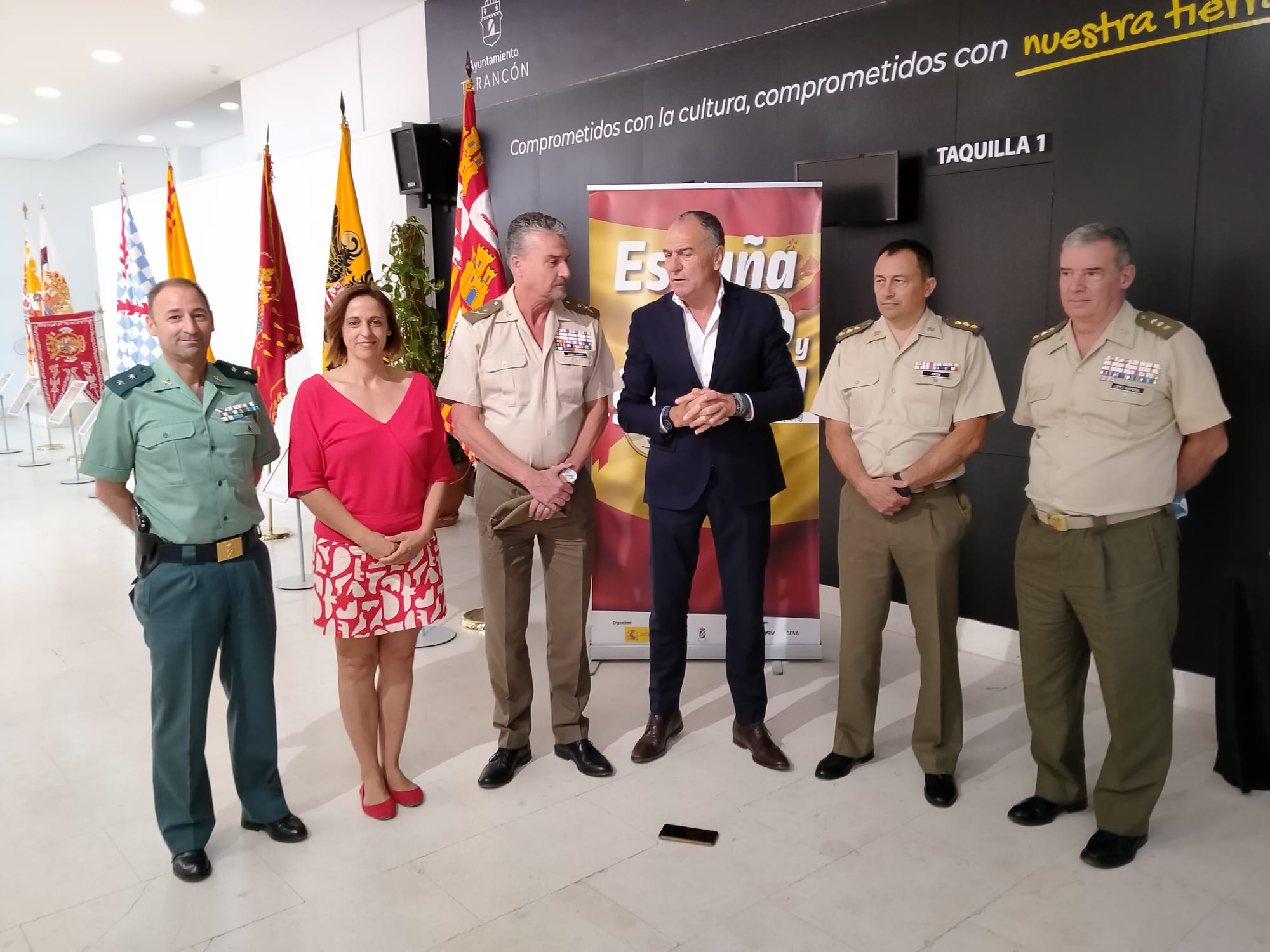 Inauguración de la Exposición de banderas históricas de España en Tarancón (Cuenca)