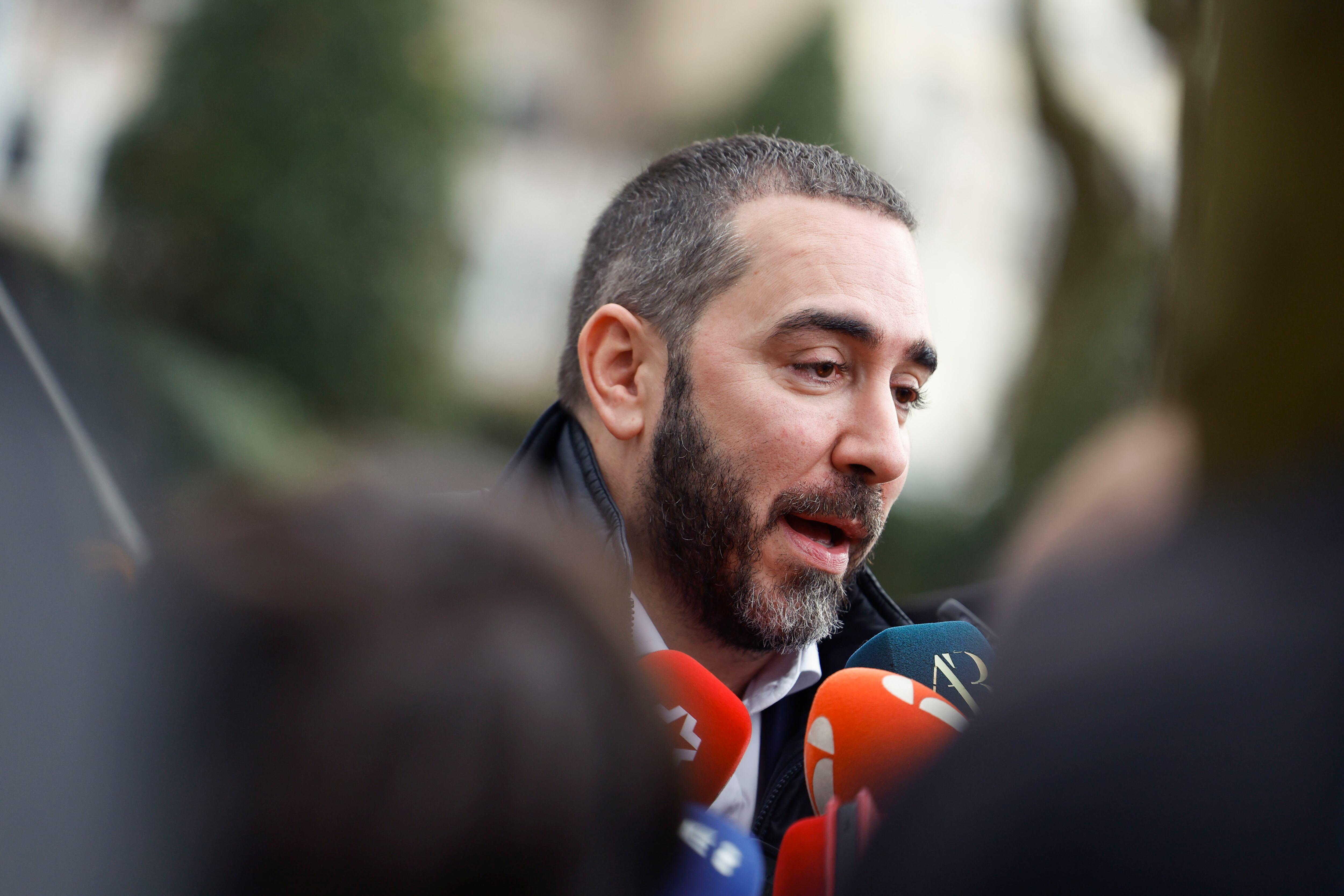 El empresario Víctor de Aldama se dirige a los medios a su salida este jueves de la Audiencia Nacional