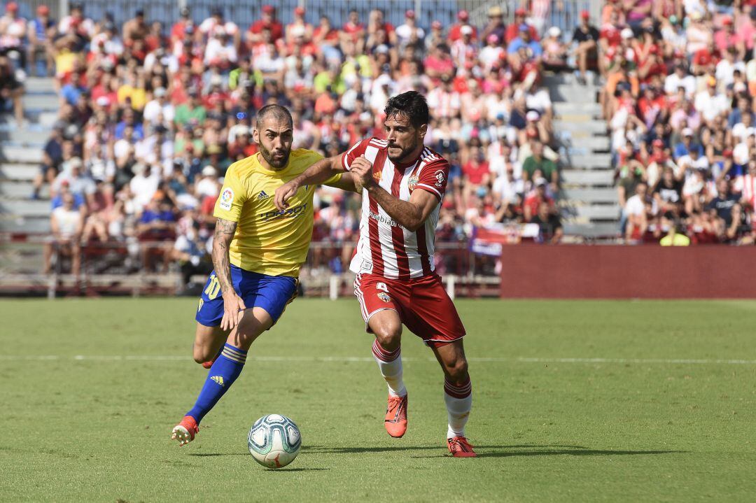 Romera y Perea en el partido Almería-Cádiz.