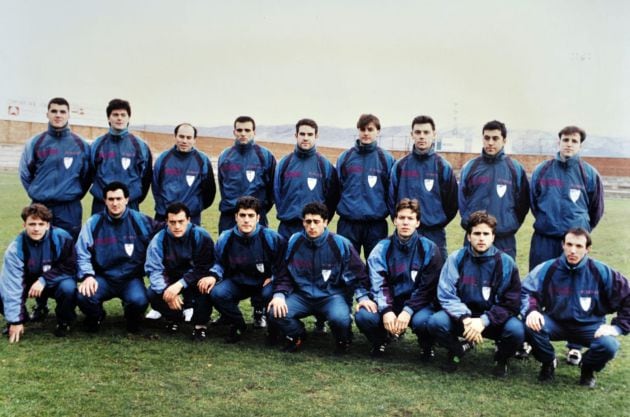 Plantilla de la Gimnástica Segoviana en los años 90 con García Alvarado como entrenador