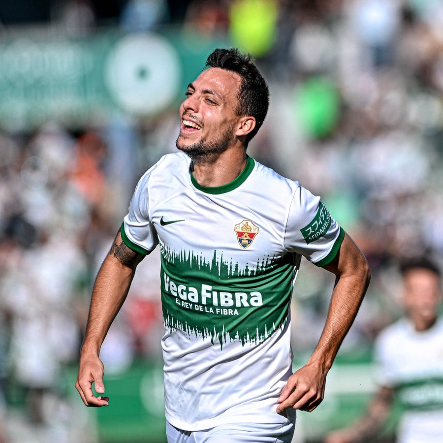 Óscar Plano celebra uno de sus siete goles esta temporada con el Elche