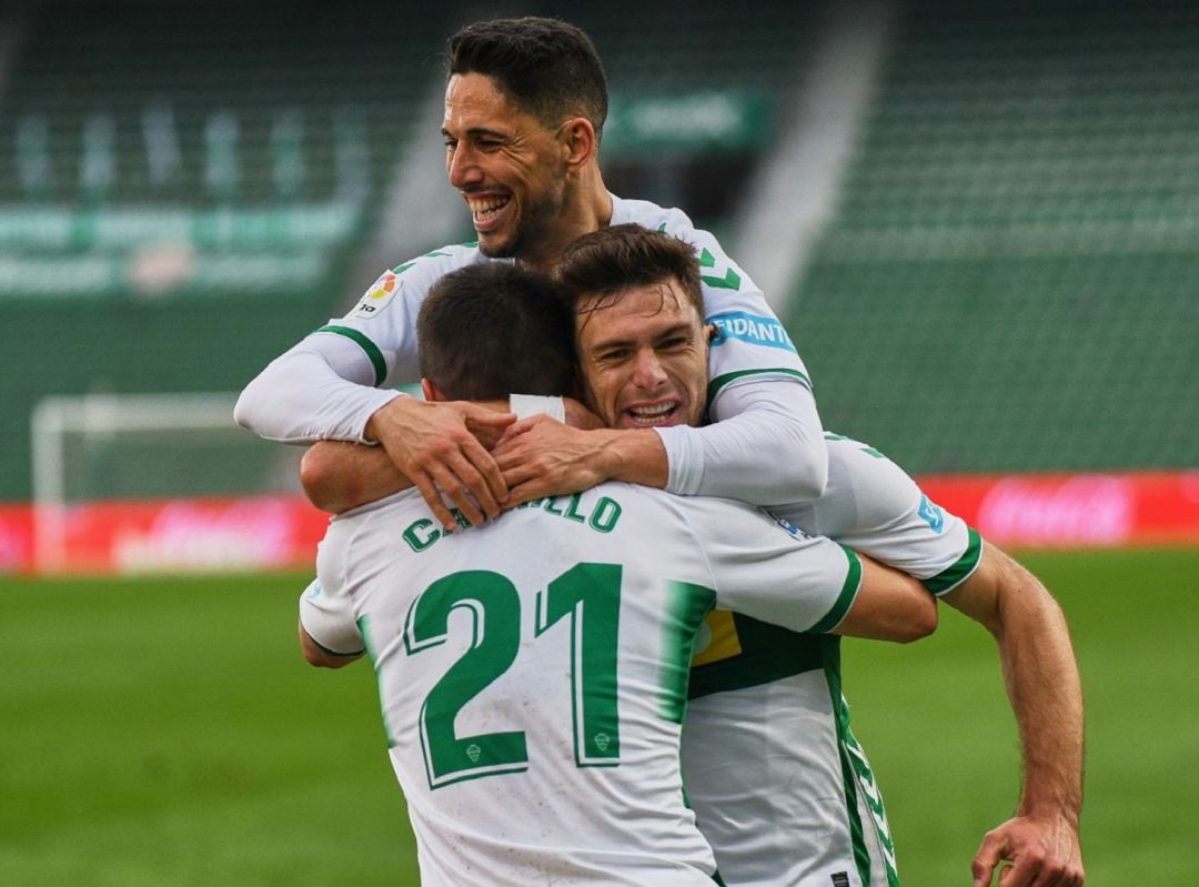 Los jugadores del Elche festejan un gol en la Liga