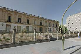 Edificio sobre el que se levantará el nuevo centro de salud de Diéz Mérito