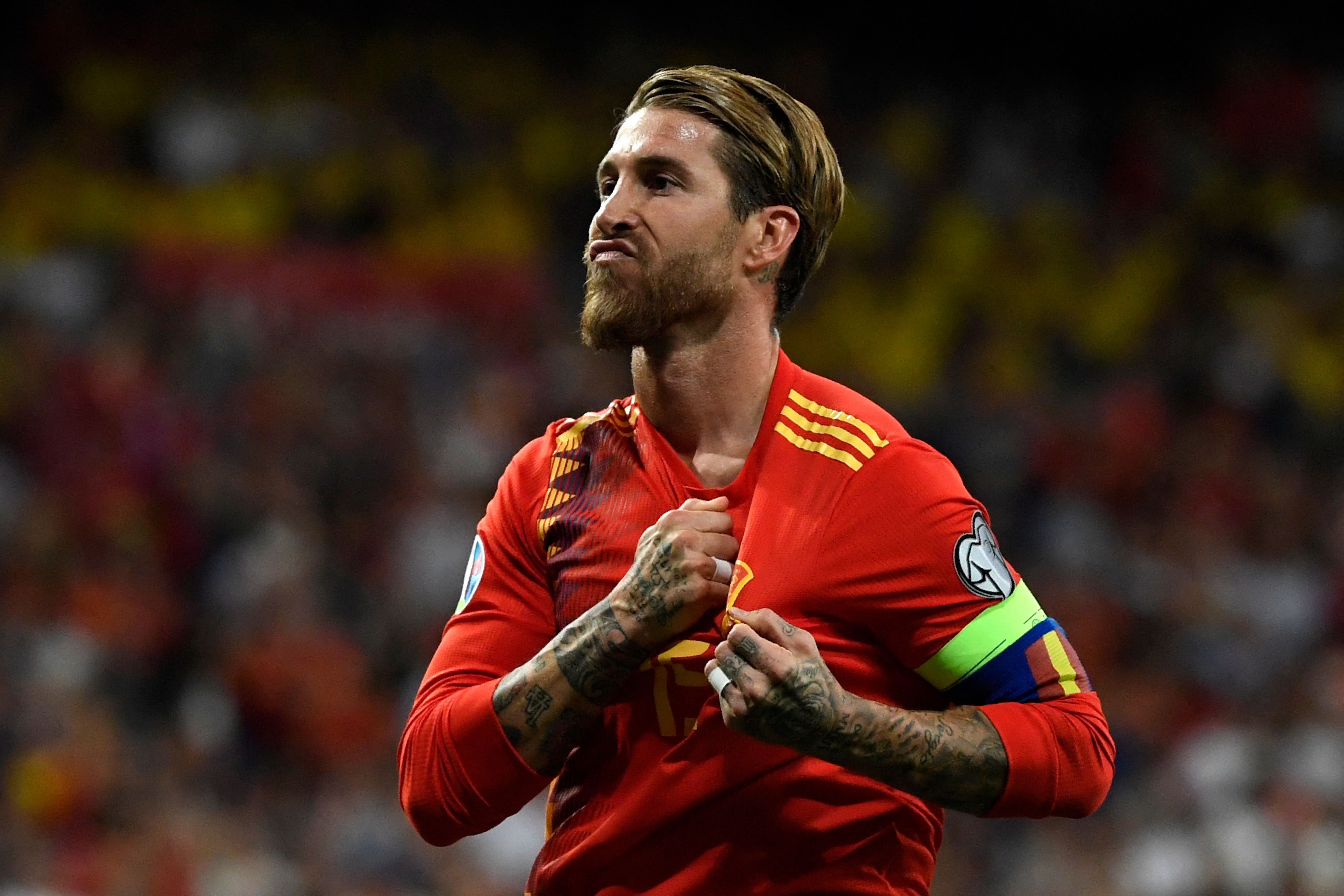 Sergio Ramos tras anotar un gol con la Selección. (Photo by PIERRE-PHILIPPE MARCOU/AFP via Getty Images)