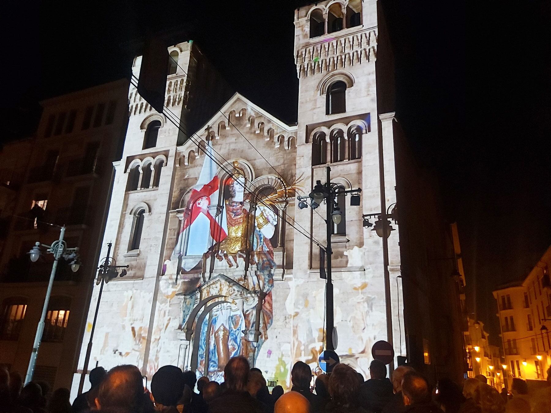 La iglesia de San Jorge en el acto de las proyecciones sobre su fachada