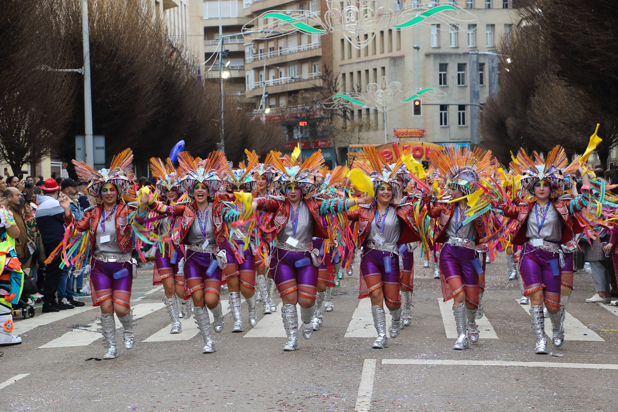 Los Pirulfos de Barbaño en pleno desfile de Carnaval de Badajoz