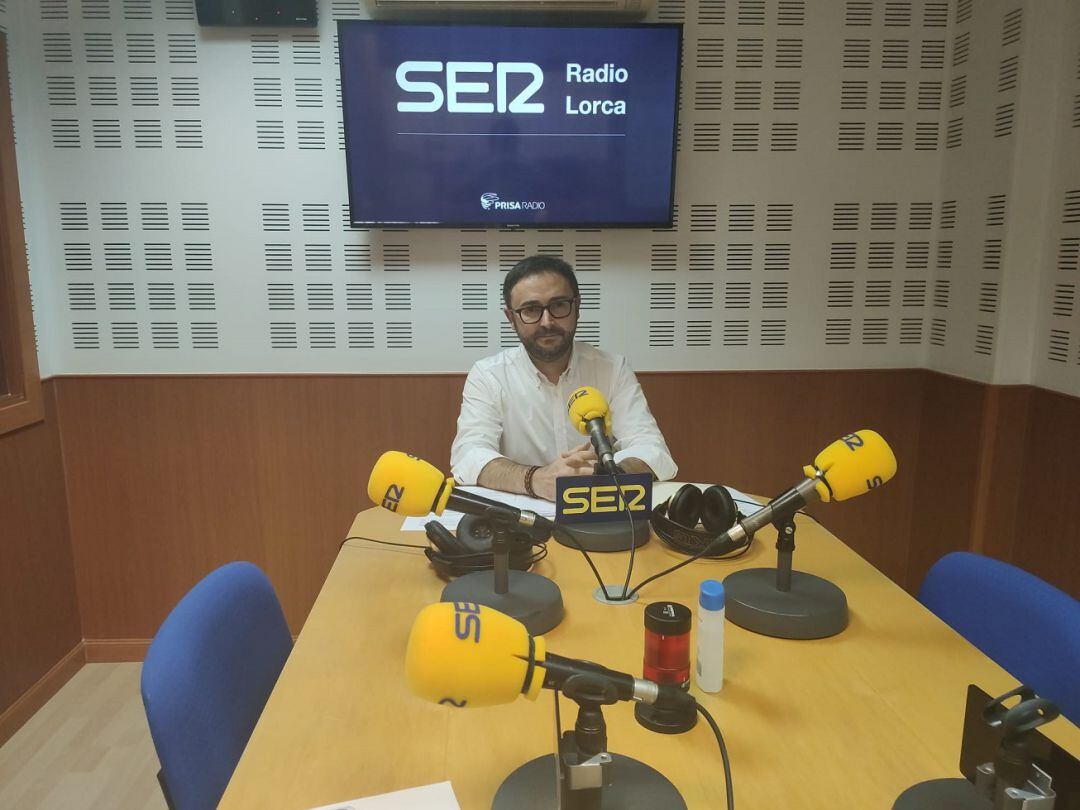 Isidro Abellán, concejal de Hacienda de Lorca en los estudios de Radio Lorca Cadena SER.