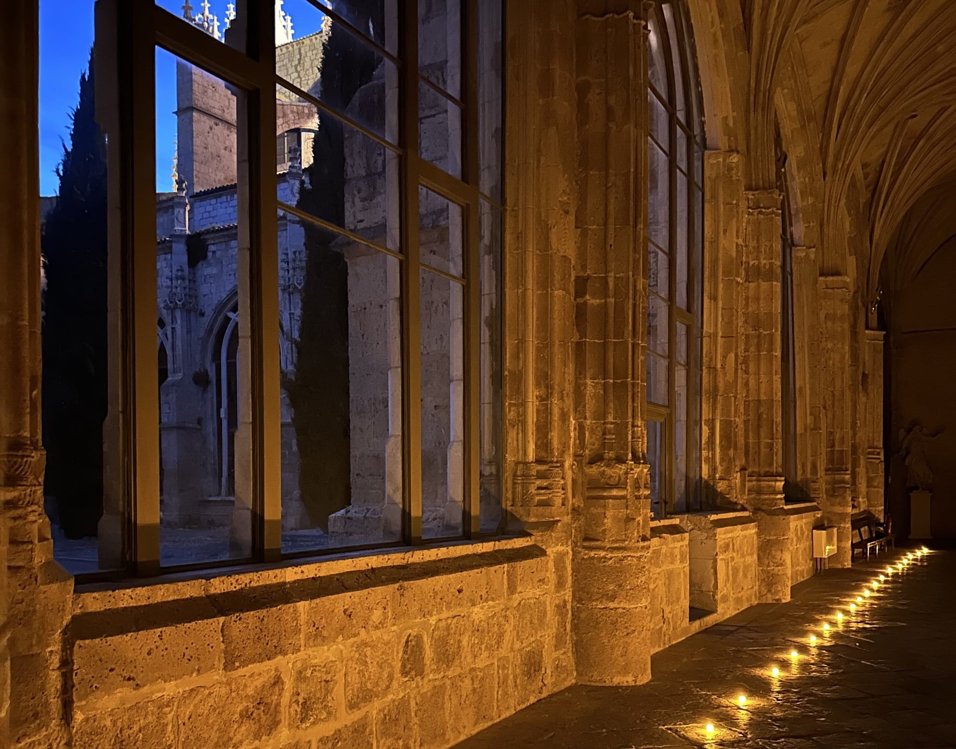 Claustro de la Catedral de Palencia. Aspecto que presentará el día de la carrera