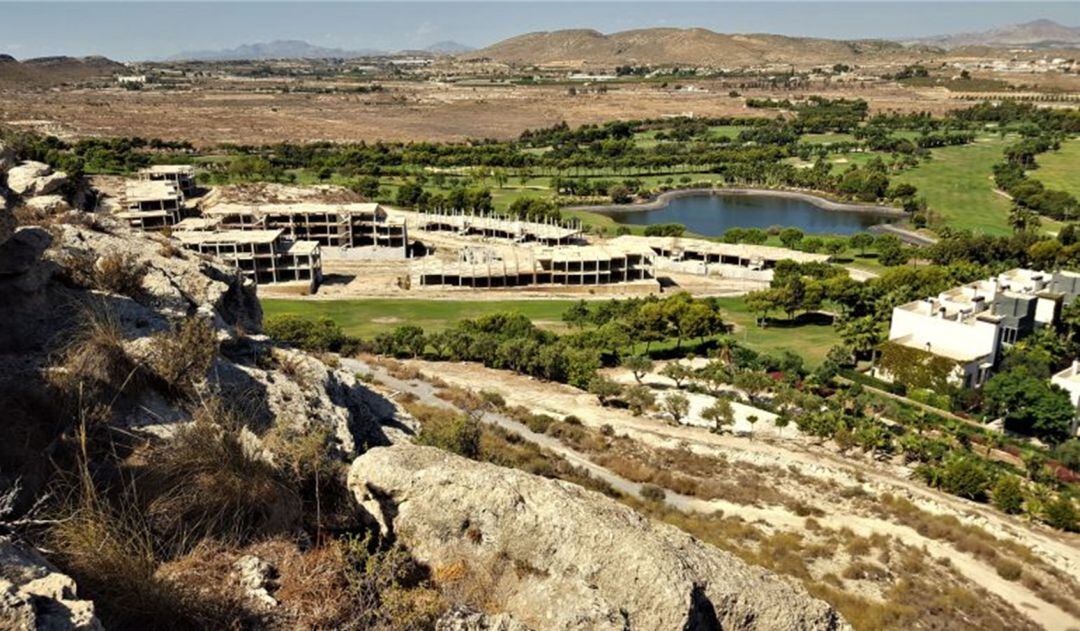 Bloques que quedaron incabados en el complejo de El Plantío