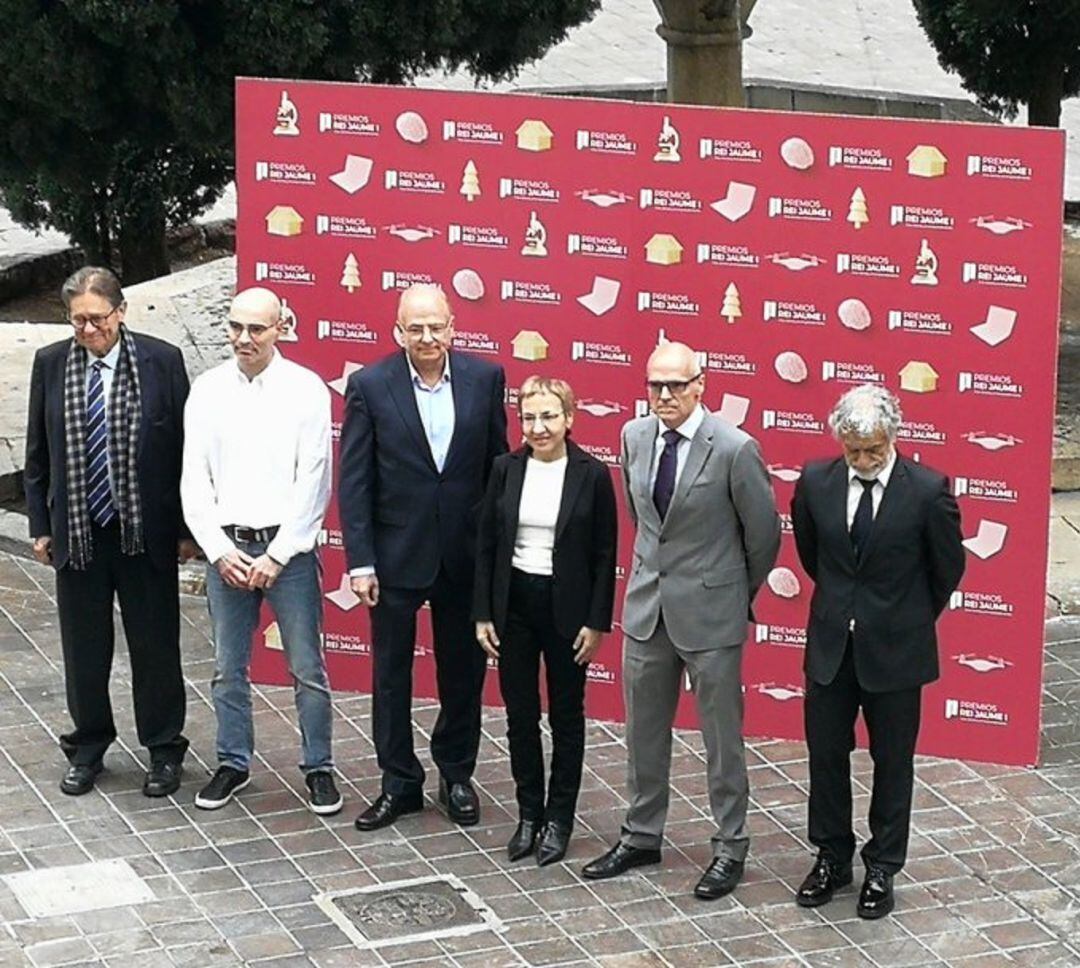 Los galardonados por los premios Rei Jaume I en una foto de familia