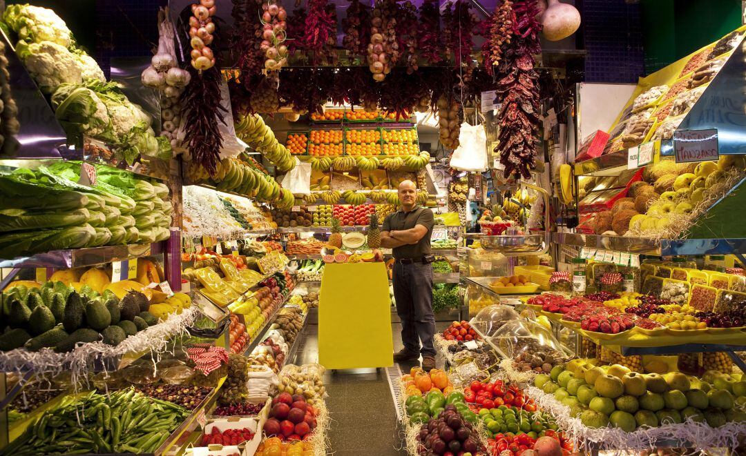 Una frutería en una fotografía de archivo.