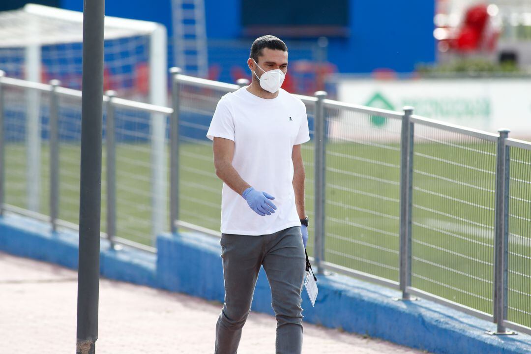 Jorge Molina llegando a la ciudad deportiva del Getafe