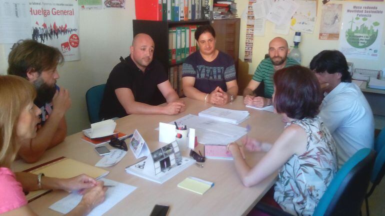 Reunión entre Ganemos Palencia y trabajadores de Venterpal. 
