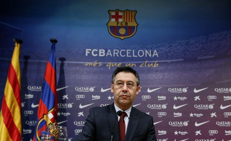 Barcelona's President Josep Maria Bartomeu attends a news conference at Camp Nou stadium in Barcelona January 7, 2015. Bartomeu has called presidential elections for the end of the season as a result of dissatisfaction with his running of the La Liga club, he told a news conference on Wednesday. REUTERS/Albert Gea (SPAIN - Tags: SPORT SOCCER)
