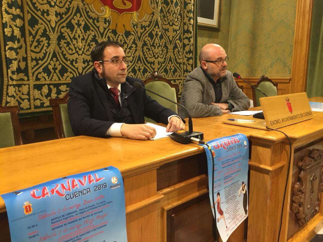 Diego López (i) y el concejal Pedro García Hidalgo, durante la presentación del Carnaval