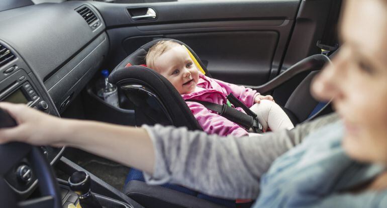 El RACC adverteix que el plor del nadó pot distreure el conductor provocant problemes de seguretat o obligant a aturar el vehicle